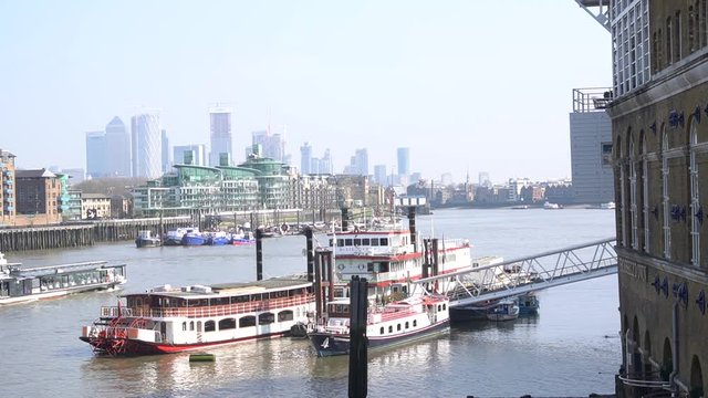 (codice errore -1407, Tamigi River . boat and landscape of the city