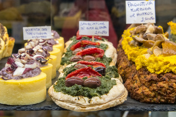 leckere Snacks in einer Reihe