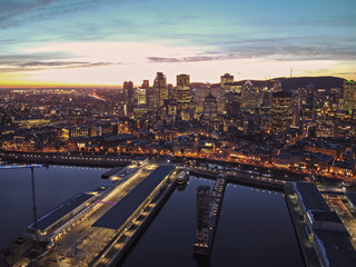Fototapeta na wymiar Montreal Downtown view of the buildings light 