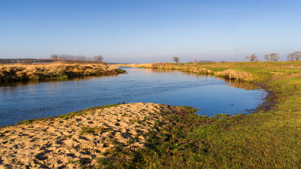 Rzeka Narew w okolicy Suraża, Narwiański Park Narodowy, Dolina Narwi, Suraż, Podlasie, Polska © podlaski49