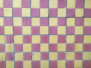 textura pared cuadros rojos y amarillos