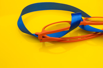 Regalar salud, regalar unas buenas gafas o lentes a las personas queridas que no ven bien o no...