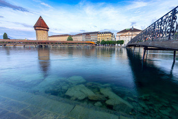 Obraz premium Lucerne. Old city embankment and medieval houses at dawn.
