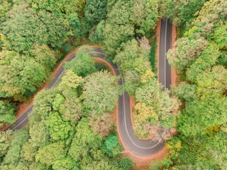 Obraz premium Mountain road in autumn