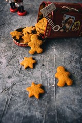 Gingerbread men and stars in a gift red box