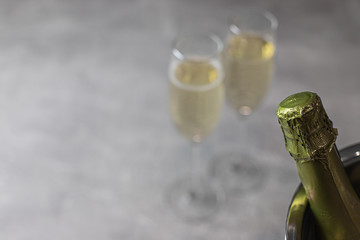 Noworoczny szampan w wiaderku © andsko