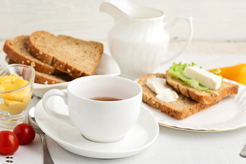 Lunch with tea and lettuce on cereal bread.
