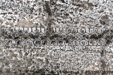 Textura con huellas de automovil sobre la calle helada