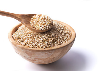 bowl of raw white qionoa