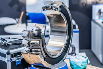 Close up shot of large bearing In the technical laboratory. Double row cylindrical roller bearing. Heavy duty bearings. - obrazy, fototapety, plakaty