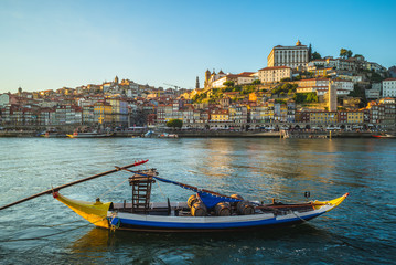 Obraz premium Rabelo boat in Porto by Douro River, Portugal