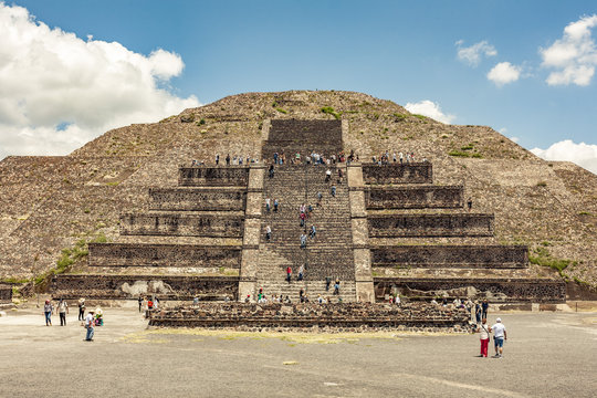 Pyramid Of Sun And The Moon Teotihuacan