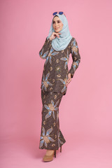 Obraz na płótnie Canvas Beautiful female model wearing batik design 