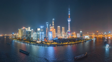 Obraz premium Panoramiczne zdjęcia lotnicze nocnego widoku miasta Lujiazuno, Szanghaj, Chiny