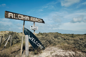 Schild Aloha Beach - Welcome bei Vrouwenpolder, Zeeland