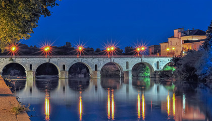 Sommieres, le pont romain. Sud de la France.