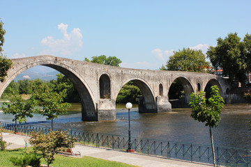 Fototapeta premium Bridge of Arta at Arachthos river Epirus Greece