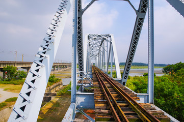 歴史遺産として残る鉄道鉄橋