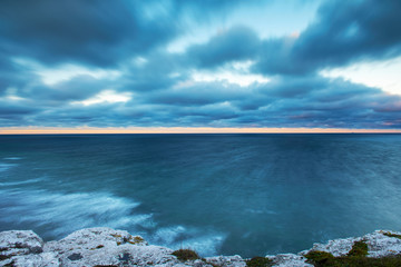Obraz premium Cloudy Sky During Sunrise On An Cold Winter Morning At Island Of Gotland, Sweden Long Exposure