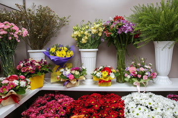 Fototapeta na wymiar shelf with flowers in a flower shop