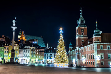 Obraz premium Warsaw city night panorama of old town at Christmas. Travelling. New Year. Christmas holidays. Illuminated christmas tree in old town in Warsaw Poland.