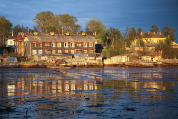 The boat is at sea during low tide