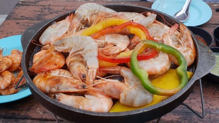 Grilled shrimp on the hot pan.
