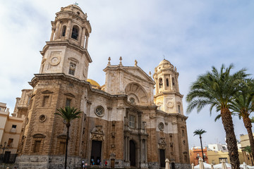 Fototapeta na wymiar Cádiz / Kathedrale zum heiligen Kreuze über dem Meer