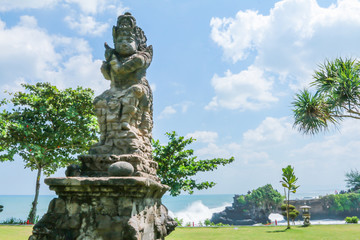 Fototapeta premium Tanah Lot Temple on the sea in Bali, Indonesia.