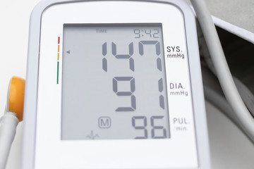 Automatic blood pressure monitor with high blood pressure readin