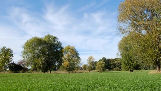 Wundersch&ouml;ne b&auml;uerliche Landschaft 1