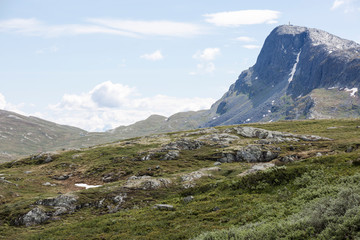 Obraz premium Jotunheimen-Gebirge, Landschaft mit Berg Synshorn im Hintergrund, Norwegen