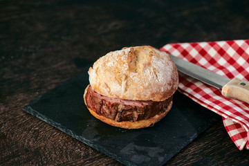 Brotzeit bayrischer Leberkäs 