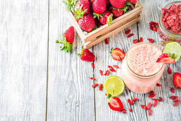 Strawberry and goji smoothie