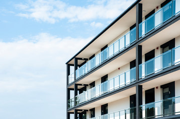 Obraz premium Modern apartment building on the sunny morning