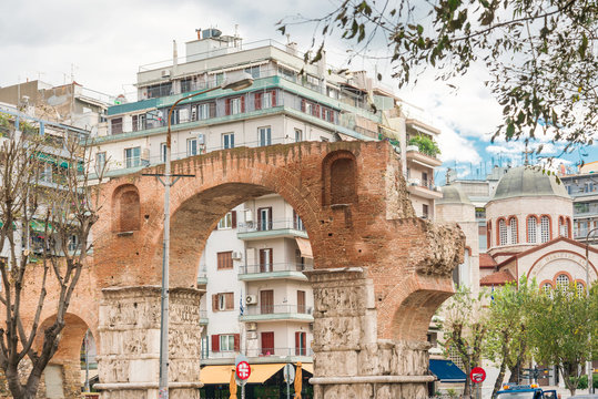 THESSALONIKI, GREECE - November 30, 2019: Arch Of Galerius Or Kamara And The Rotunda Are Neighbouring Early 4th-century AD Monuments In The City Of Thessaloniki, Greece