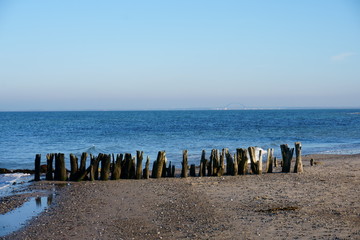 Alte Holzbuhne im Meer