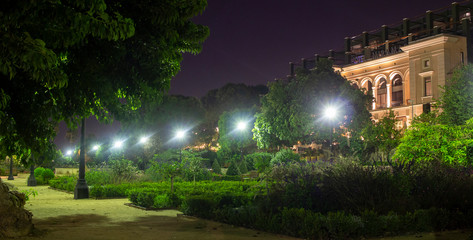 Obraz premium lampposts of the gardens del mirador in Montjuich at night