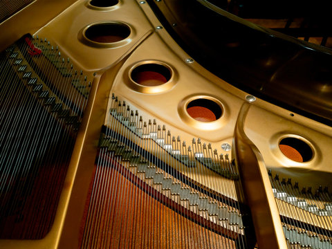 Pianoforte tavola armonica interna con colori di ottone e corde in rame, bellissima per copertine