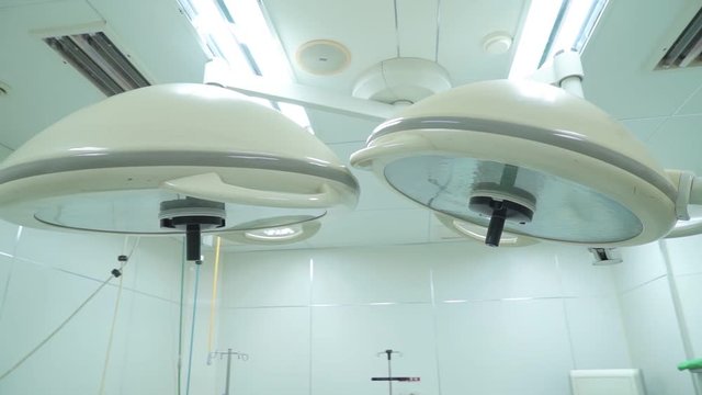 Light devices in the operating room to sanctify the operating table