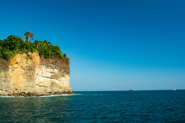 Naklejka premium island in the ocean
