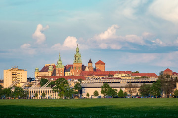 Widok na Wawel, zamek od strony Błonii, Kraków, Polska