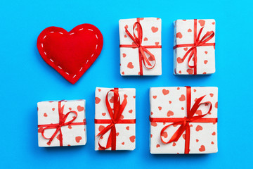 Fototapeta na wymiar Gift box with red hearts on blue background. top view with copy space