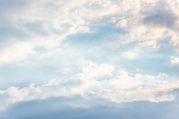 Obraz premium blue clouds on the sky in the rays of the sun in the fall. Landscape background texture, copy space