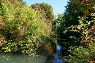 Fototapeta na wymiar Route river in the french Vexin regional nature park