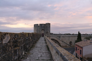 Chemin de ronde sur les fortifications du village de Aigues Mortes - D&eacute;partement du Gard - Languedoc Roussillon - R&eacute;gion Occitanie - France
