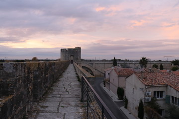 Fototapeta na wymiar Chemin de ronde sur les fortifications du village de Aigues Mortes - Département du Gard - Languedoc Roussillon - Région Occitanie - France