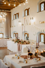 Fototapeta na wymiar table arrangements at a wedding location