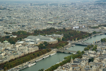 Fototapeta na wymiar Aerial view of paris from eiffel tower