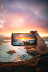 Fototapeta premium Amazing Sunset through the Phone